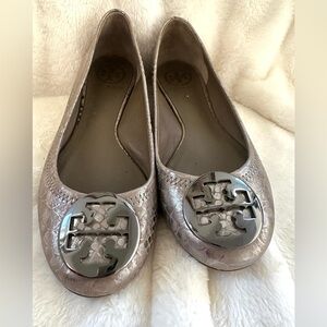 Tory Burch Silver Textured Flats